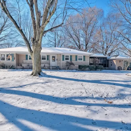 Cozy, stylish spot with great amenities—walk to food, shops & 15 min DEC airport