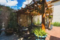 Historic landmark 4-bed 4 bath house in marvelous Savannah with free parking!
