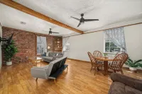 Circle Overlook-Private Downtown apartment