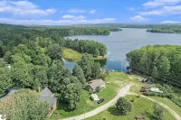 The Mesick Hideaway – 5BR/3BA Family Fun Spot w/ Lake, River & Hiking Trails