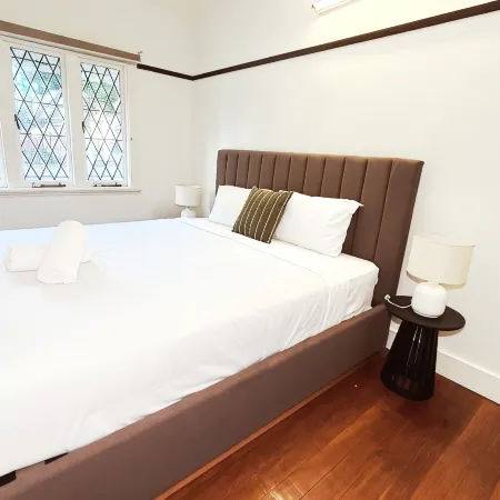 Walk to Southbank & Brisbane City | Art Deco House