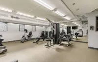 Waikiki 1Bd Condo with Free Parking Heated Pool Gym Central AC & Wifi