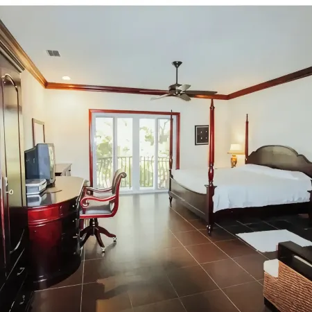 Beautiful Villa with Beach Access