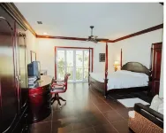 Beautiful Villa with Beach Access