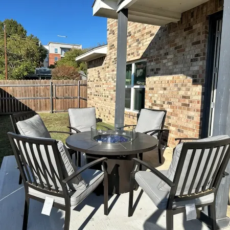 Spacious 5-bedroom house in charming Arlington with WiFi, AC
