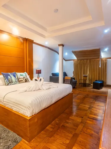 รูปภาพของมรรค สุขุมวิท 15 บ้านลัคชูรี 6 ห้องนอน มีรถตู้รับจากสนามบิน
