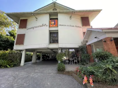 Moon and Sun Hotel Hotel dekat Kuil Phra Singh