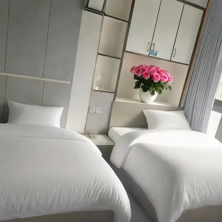 Xiangfeng Hotel (Dejiang Passenger Transport Terminal)