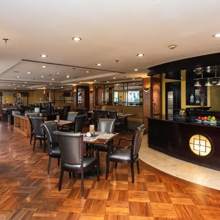 Surabaya Suites Hotel Powered by Archipelago