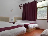 Ningguo Sichuan-Tibet Line Township Yue Homestay - غرفة مطلة على الجبل