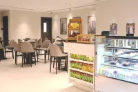 杜拜機場希爾頓歡朋酒店 - 早餐
