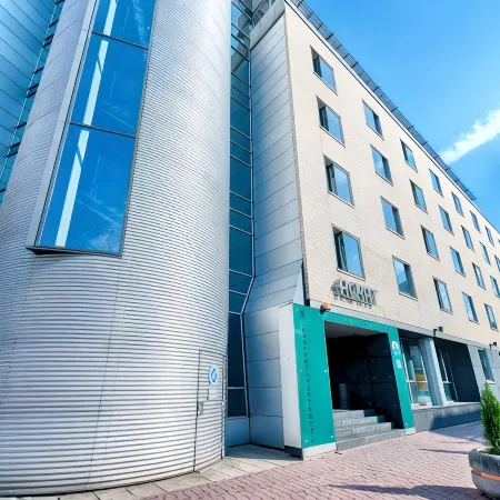 Plaza Hotel & Living Frankfurt Отели рядом с достопримечательностью «Стадион футбольного клуба «Франкфурт»»