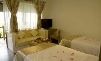 Mekong Riverside Boutique Resort & Spa