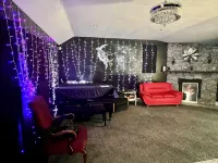 Melodic Forest~King Bed,Hot Tub, Forest, Rec Room, Wineries, Erie & Cleveland - Boutique