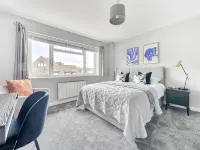 Beautiful apartment in Claygate Village Hotels in Claygate
