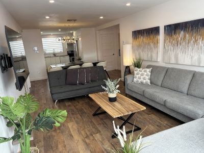 Grandiose!, Ground floor, 3 Bedrooms! Vue Chateau!!! Renovated, Air-conditioned, Free parking