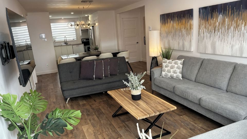 Grandiose!, Ground floor, 3 Bedrooms! Vue Chateau!!! Renovated, Air-conditioned, Free parking