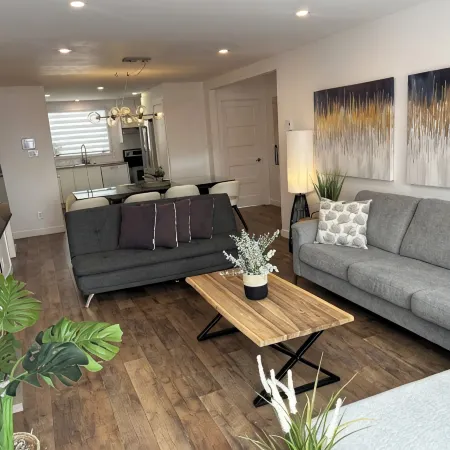 Grandiose!, Ground floor, 3 Bedrooms! Vue Chateau!!! Renovated, Air-conditioned, Free parking