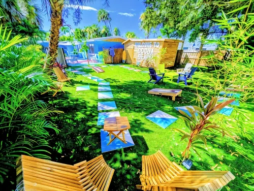 Steps to Beach - Spacious 2BR + Arcade & Resort Backyard - บังกะโล