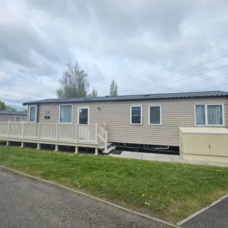 Freesia 3 Bedroom Modern Caravan Rockley Park, Poole Harbour, Dorset. Dogs free.