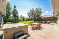 Stylish 2BR/2BA Retreat – Pet-Friendly, Patio, Workspace. Wifi. - 4-Star