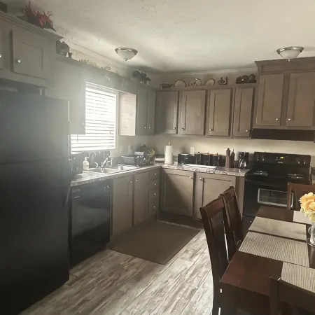 3-bedroom mobile home in peaceful Florence with AC, WiFi