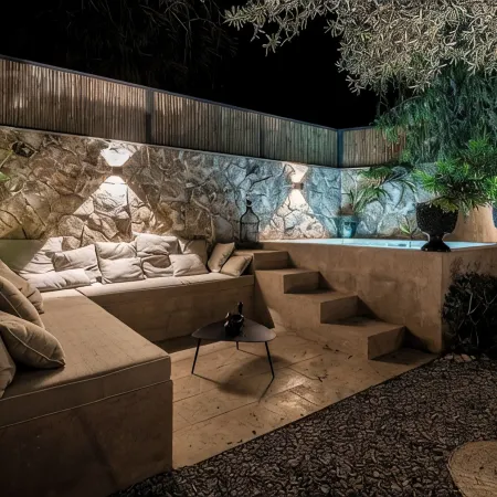 Dependance Armonia, with garden and jacuzzi just 100 meters from the sea