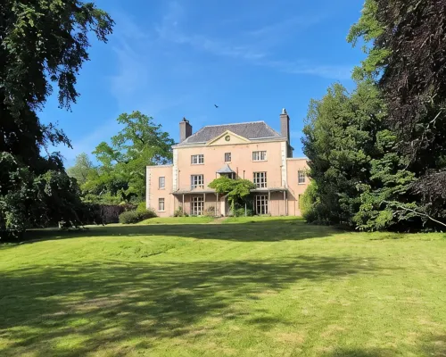 High spec, self contained apartment with garden in Georgian Manor House Hotels in Crickhowell