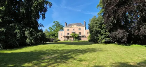 High spec, self contained apartment with garden in Georgian Manor House