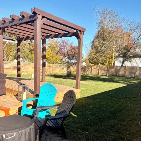 Hot Tub, Minutes to Anywhere, Fenced in Yard