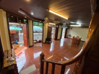 Tingkham Guesthouse - Homestays