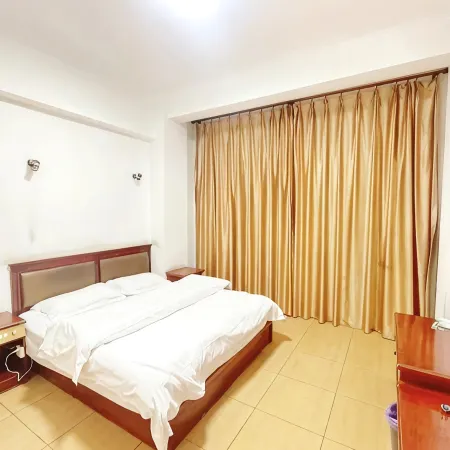 Luoping Ruoshui Business Hotel