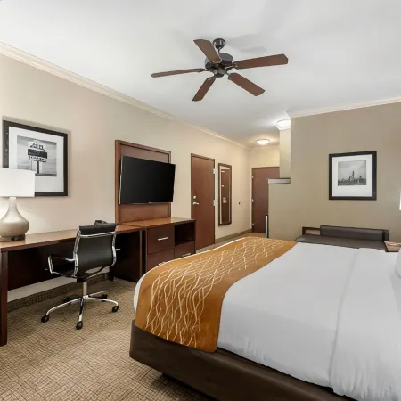Comfort Inn & Suites Fort Worth - Fossil Creek