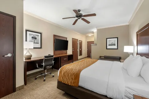 Comfort Inn & Suites Fort Worth - Fossil Creek