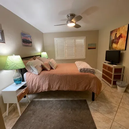 Just listed gorgeous renovated Villas West Condo