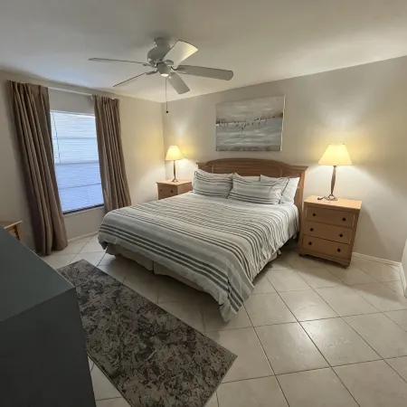 Location is everything! Clean and quaint condo in beautiful Park Shore Resort.