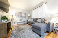 Simple and Sweet I 2 BR 1 BA Home in Lansing - บังกะโล