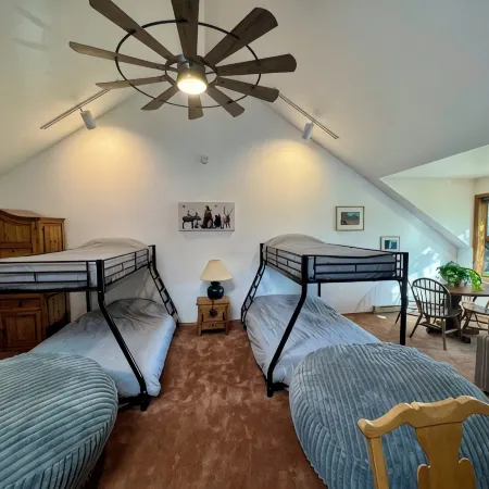 Elegant Mountain Escape –3Br/3BA Perfect for Biking Groups & Families