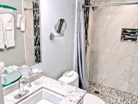 Ocean Oasis at Ocean Pointe Key Largo Pool Jacuzzi Beach in a Safe Gated Resort - Beach