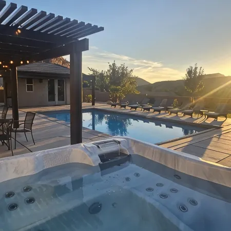 Stay at ZION ESCAPE LaVerkin! PRIVATE HOME with PRIVATE POOL and HOT TUB!