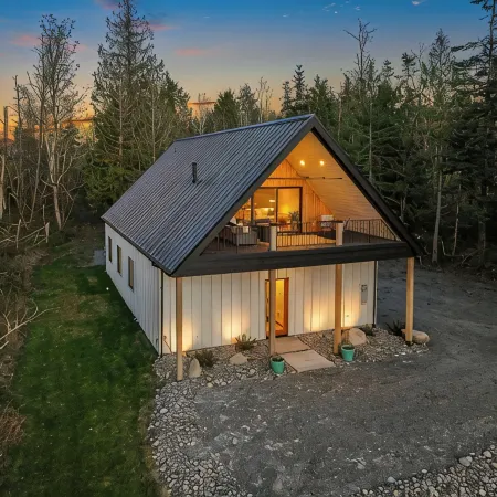 Stunning Views of the Salish Sea - perfect getaway for 2!