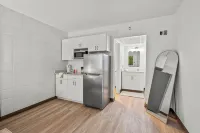 Stay Downtown, Free Gated Parking, Renovated Studio! 524
