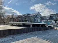 Nana and Papa’s Tiny beach house with private beach and amazing views - 4 stjerner