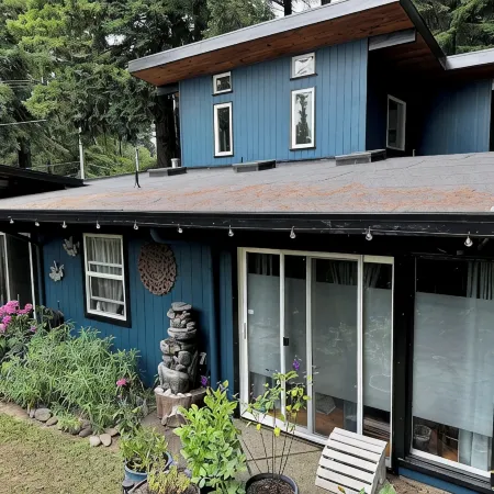 Humboldt Haven: Gorgeous Home for 13 w Gardens, Firepits, Forest & Bay Views Отели в г. Арката