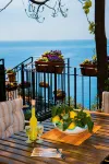 Villa Laura, amazing breakfast, private outdoor hot tub, Positano, Amalfi coast