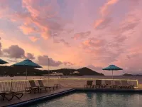 Mermaid Escape~Romantic Getaway Newly Renovated with Luxurious & Stunning Views - Private Pools