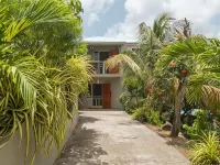 Newly-updated, spacious, private foot path to beachfront, stunning ocean views Hotels in Road Town