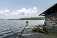 Luxury Cabin on the Lake & In The Trees