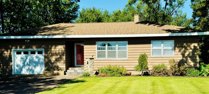 Cozy 2-bedroom house in Lake Hallie - Between Chippewa Falls and Eau Claire Hotels in Chippewa County