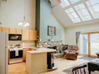 Ski-In/Ski-Out Townhouse at Tenney Mountain Resort Hoteles en Plymouth